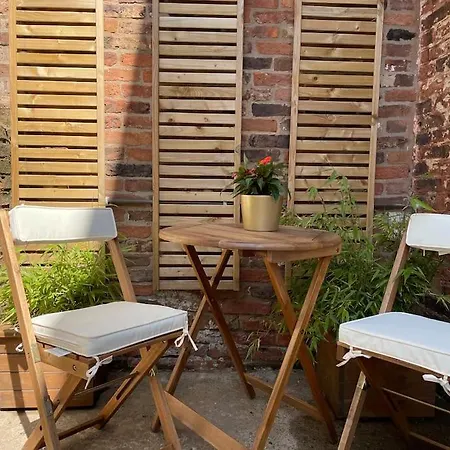 4@no.4. A Cosy Spot For 4 And One Furry Friend *