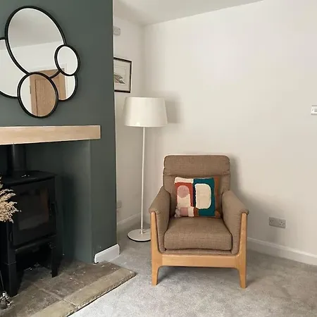 4@no.4. A Cosy Spot For 4 And One Furry Friend *